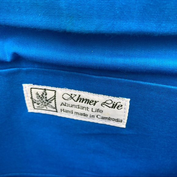 Clutch hand made in Cambodia -recycled materials. - Picture 4 of 6